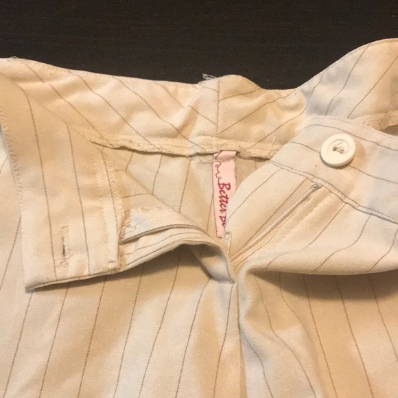Tan / Khaki Shorts with Stripes, Pockets, Large - Picture 4 of 6